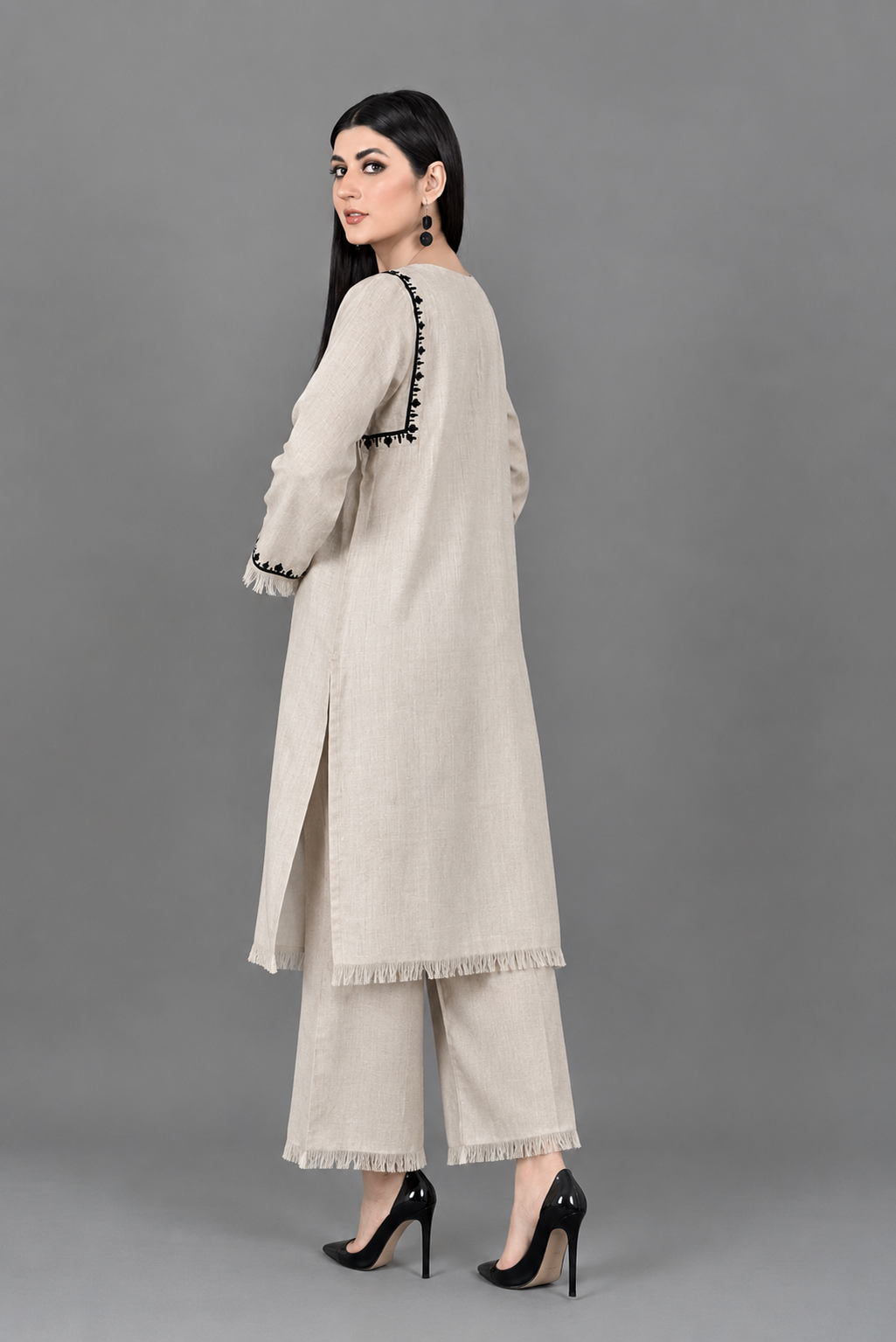 TS23-05 EMBROIDERED PASHMINA
