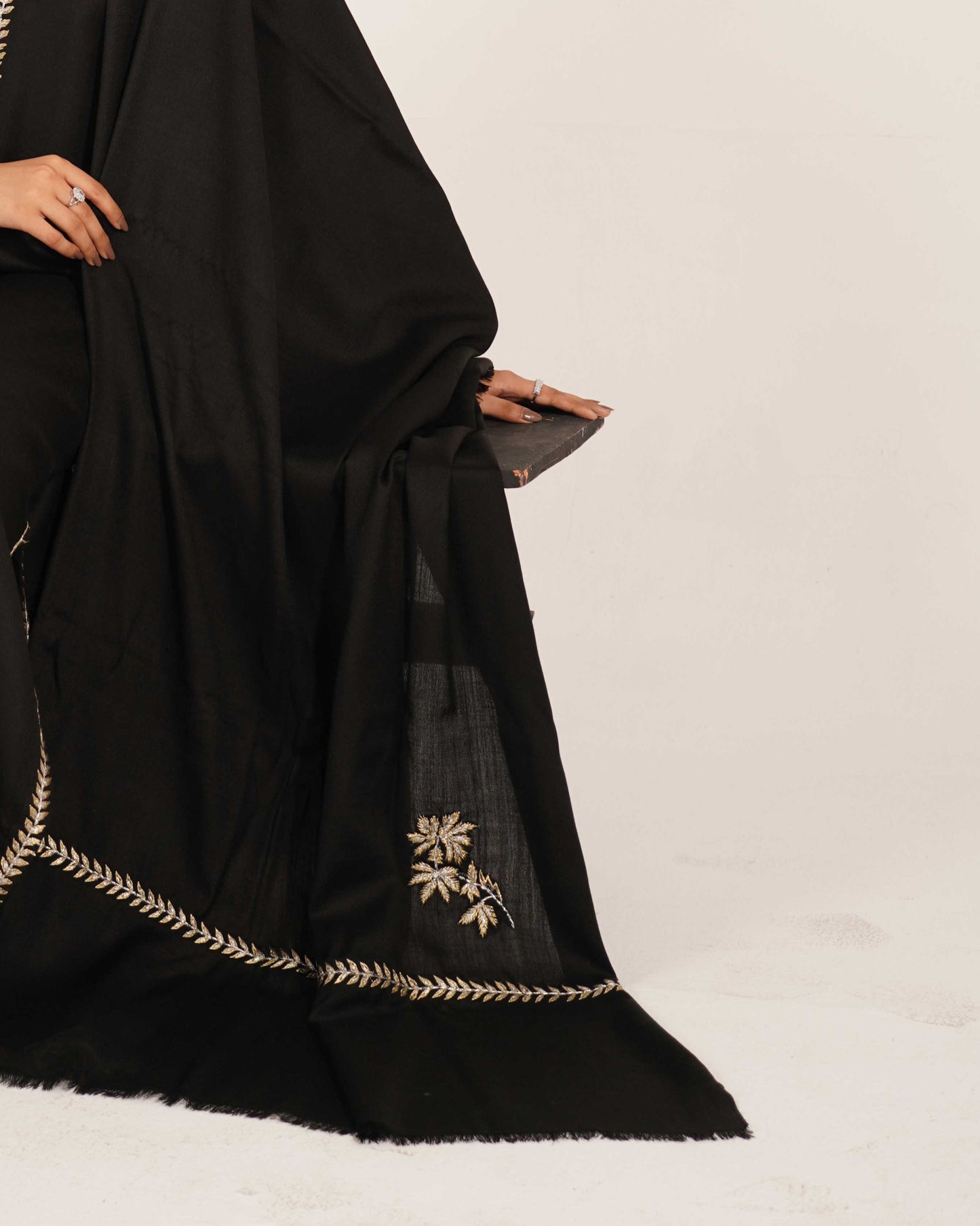 TS25-WS21 TILA EMBROIDERED SHAWL