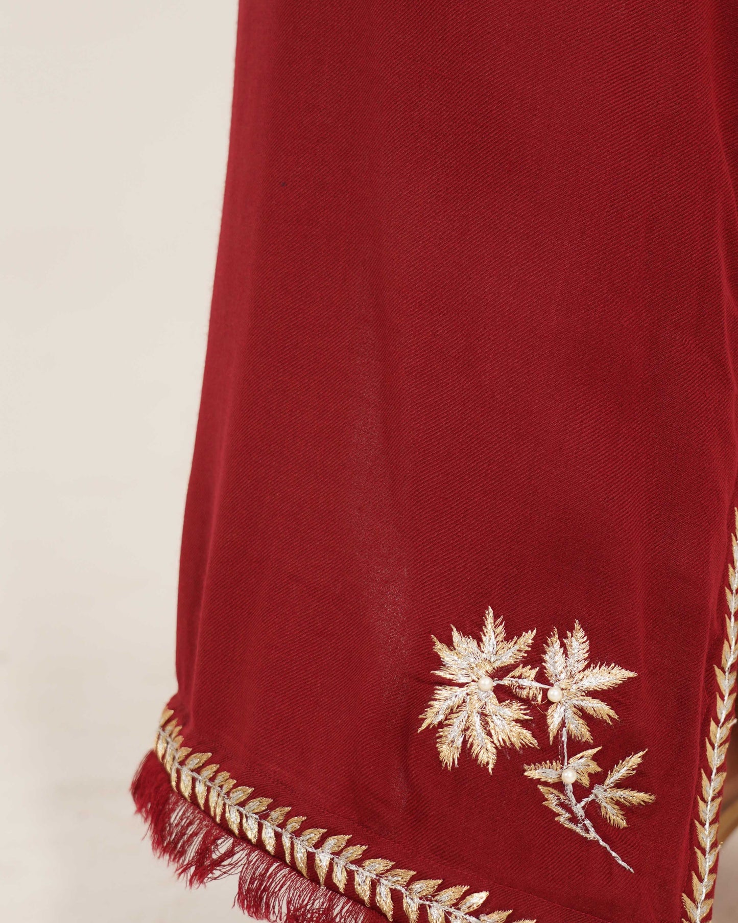 TS25-WS21 TILA EMBROIDERED SHAWL