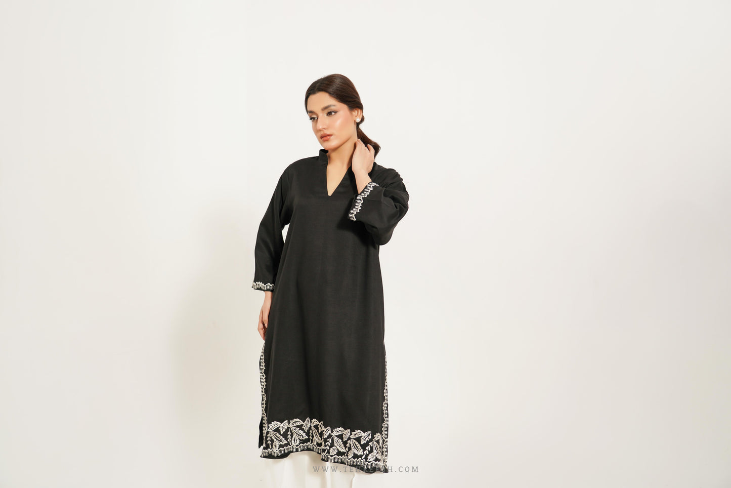 TS25-SP44 RAANIA Shirt