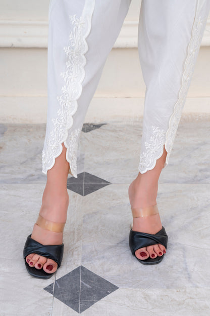 TS23-P02 Embroidered Tulip